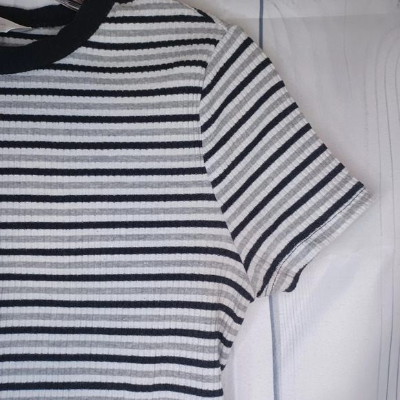No Boundaries 90’s grunge striped ribbed juniors cropped fitted top - Picture 2 of 10